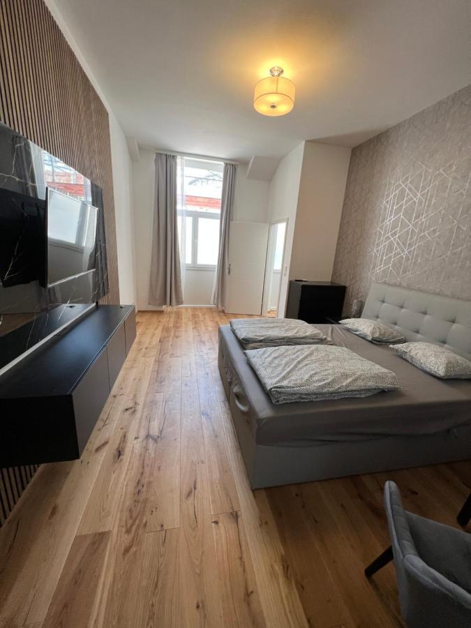 1 Apartment
