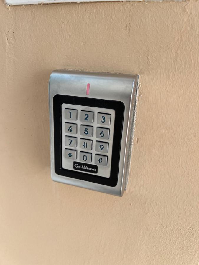 1 Apartment *